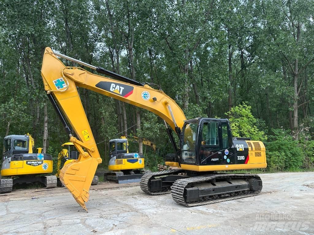 CAT 320D حفارات زحافة