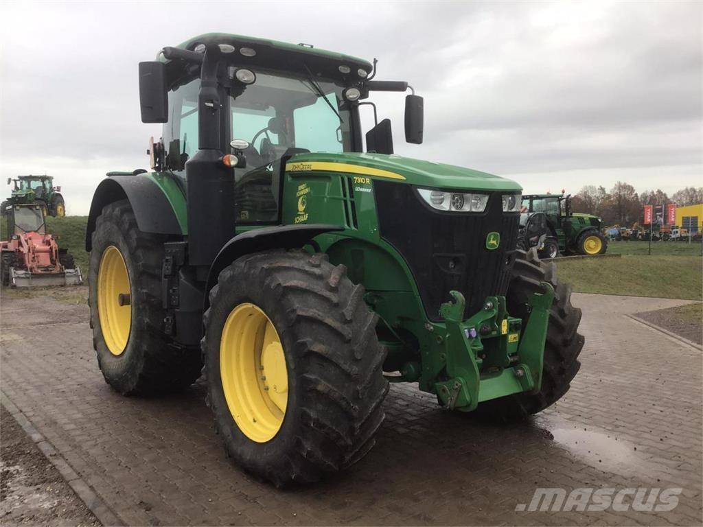John Deere 7310R الجرارات
