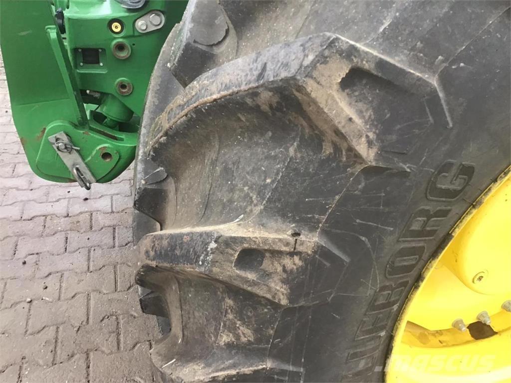 John Deere 7310R الجرارات