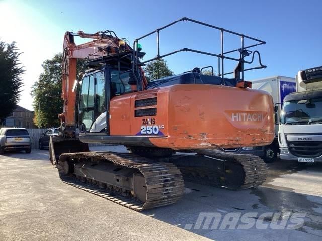 Hitachi ZX 210 LC-6 حفارات زحافة