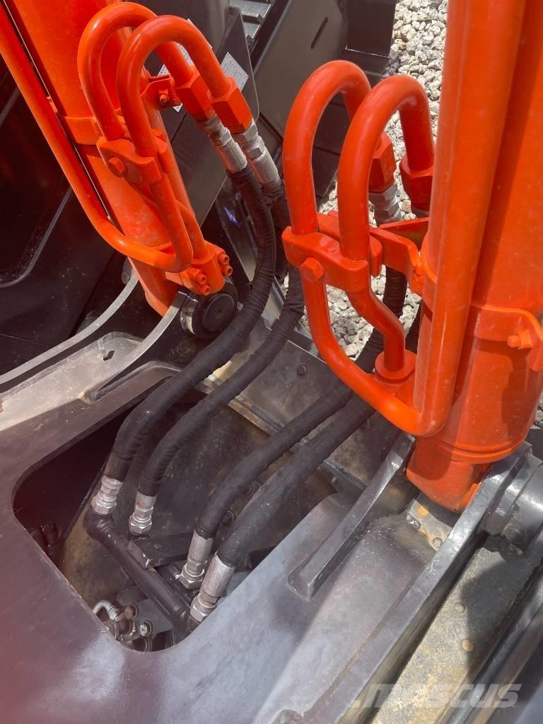 Hitachi ZX 200 حفارات زحافة