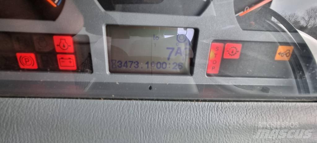 Valtra T 202 D الجرارات