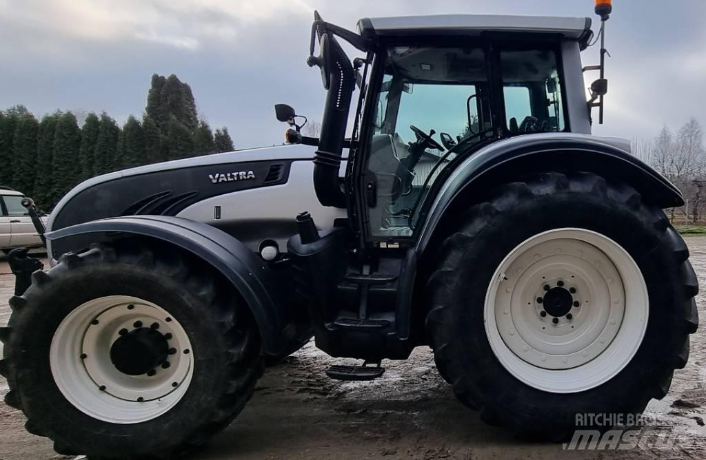 Valtra T 202 D الجرارات