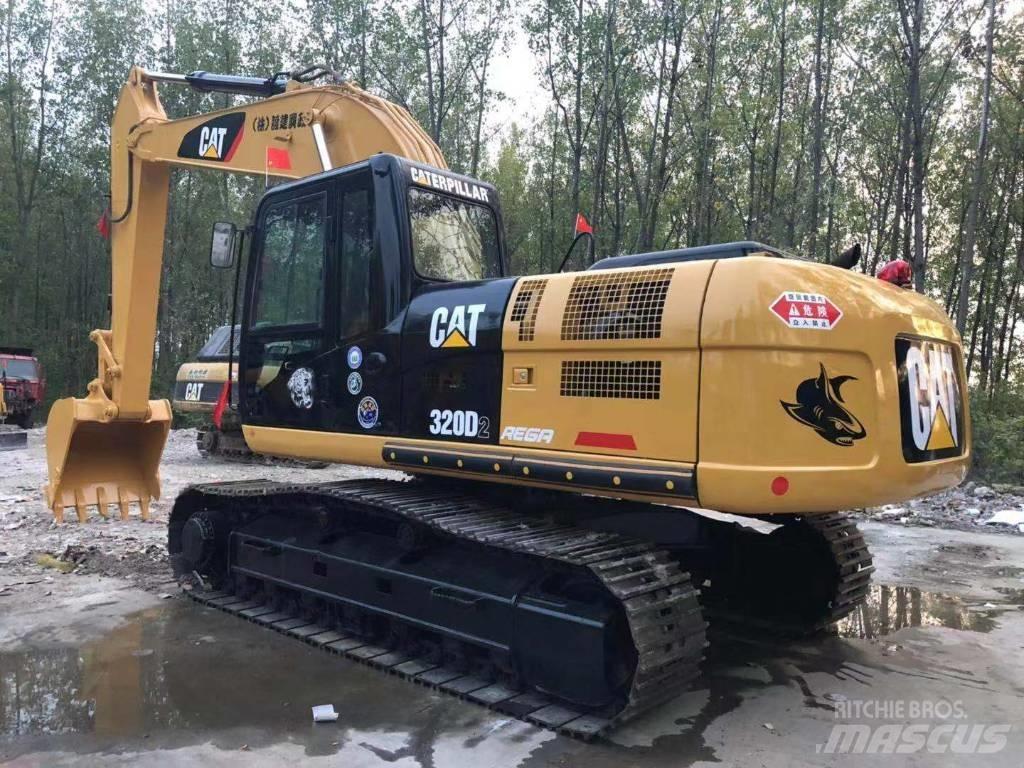 CAT 320D2 حفارات زحافة