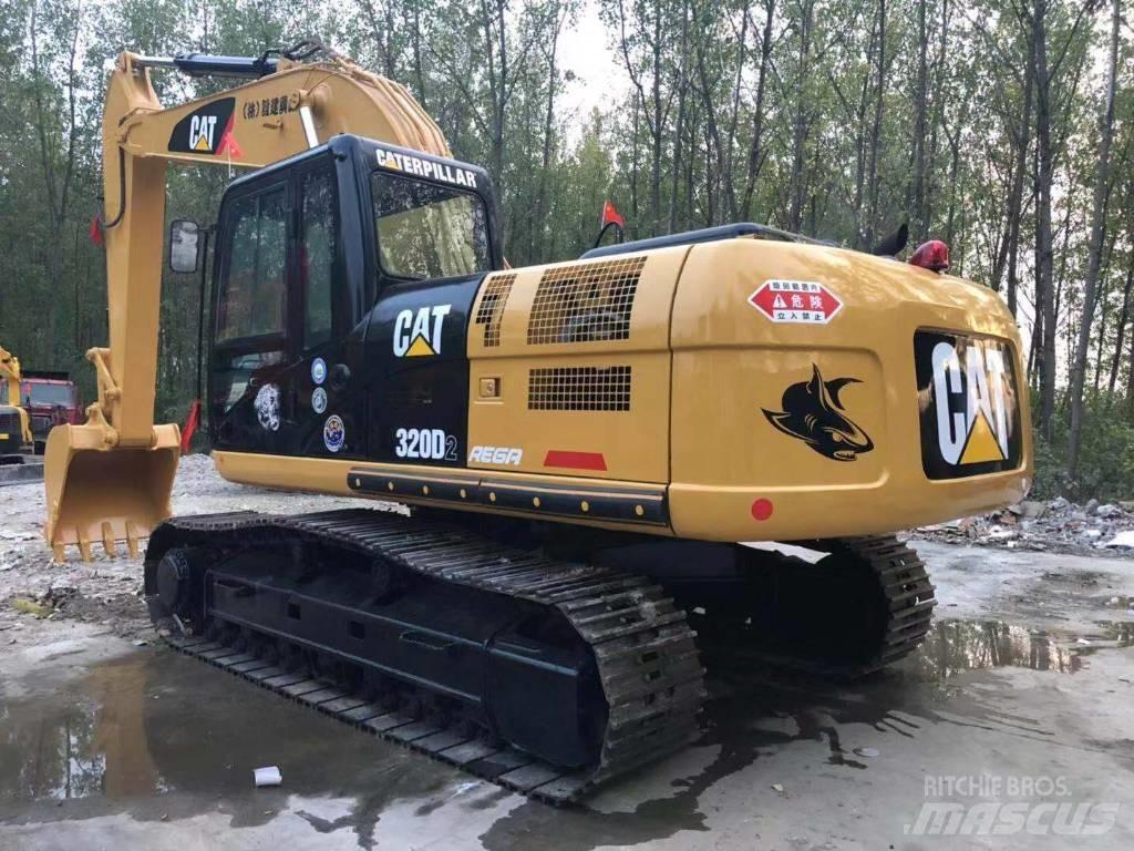 CAT 320D2 حفارات زحافة