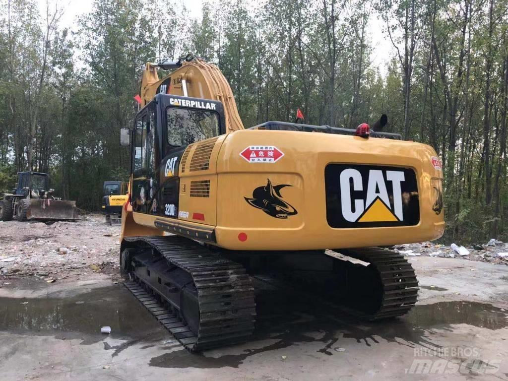 CAT 320D2 حفارات زحافة