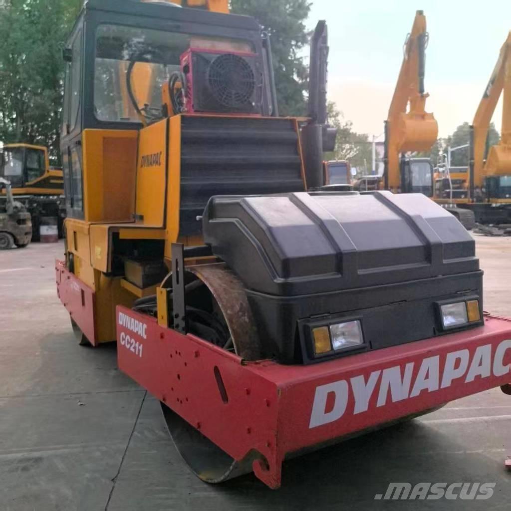 Dynapac CC 211 مداحل ثنائية الاسطوانة