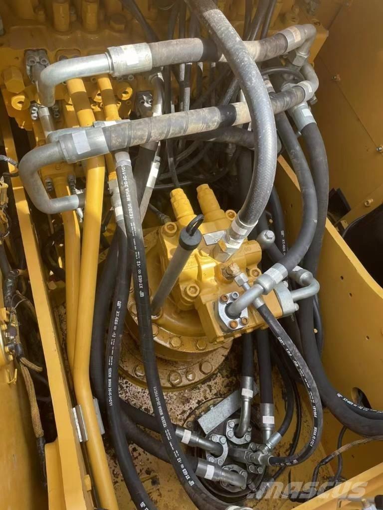 CAT 320D حفارات زحافة
