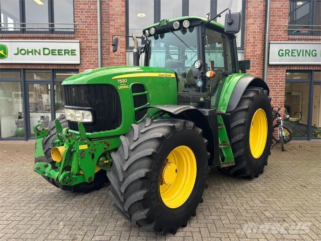 John Deere 7530 الجرارات