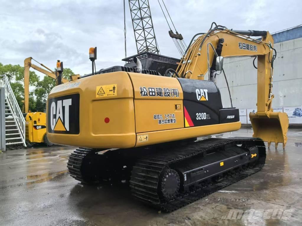 CAT 320 D 2L حفارات زحافة
