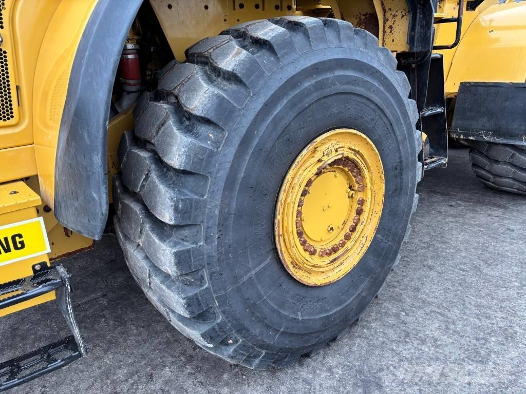 CAT 980 لوادر بعجل