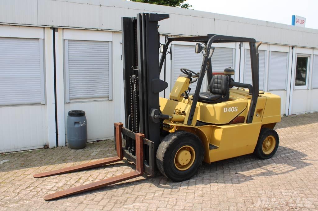 Daewoo D 40 S شاحنات الديزل
