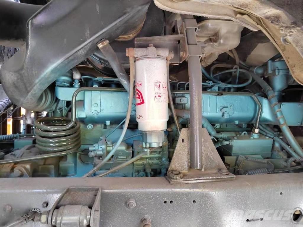 Howo 375 8x4 شاحنات قلابة