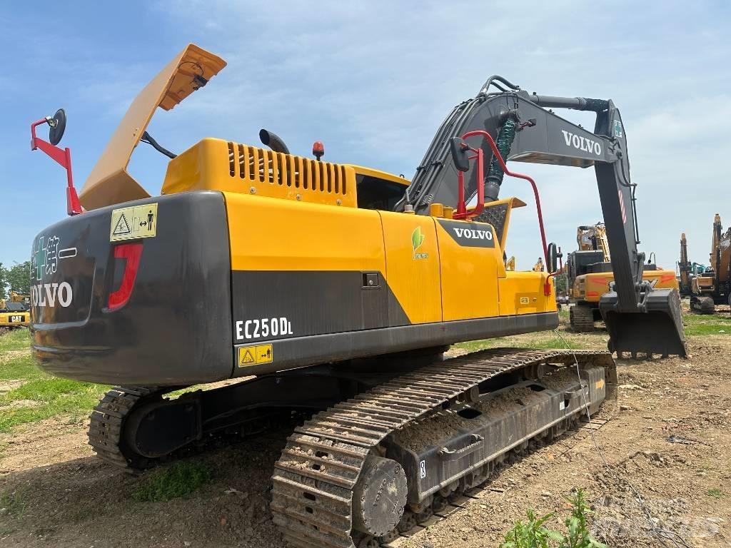 Volvo EC250D حفارات زحافة