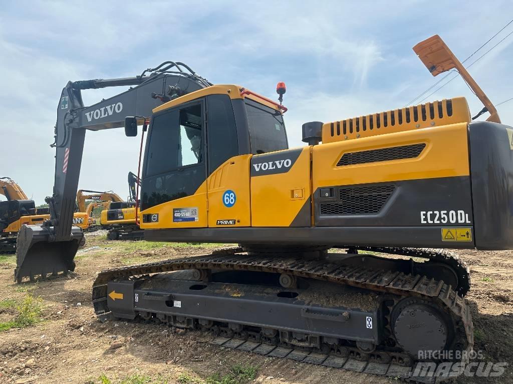 Volvo EC250D حفارات زحافة