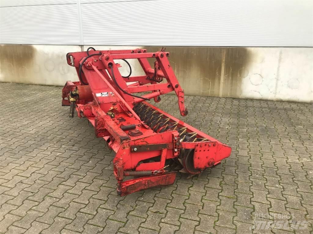 Krone KES 121-3000 الكاسحات وقلابات التربة ذات المحركات