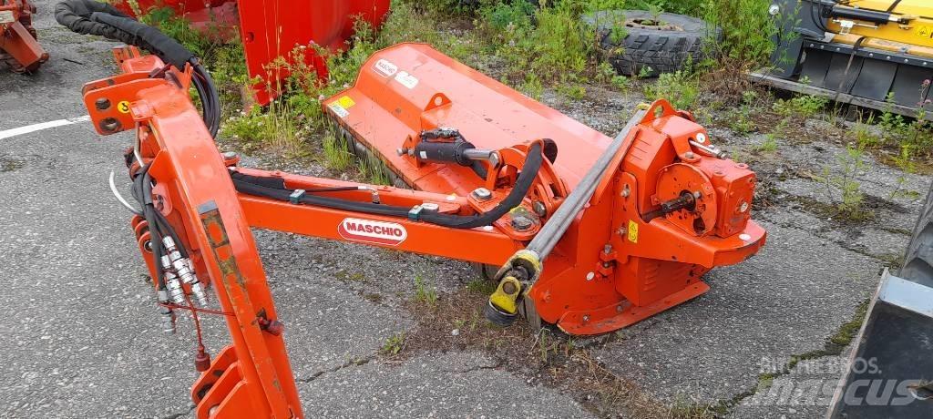 Maschio Giraffa 210 جزازات وأغطية المراعي