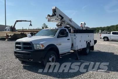 RAM 5500 TRADESMAN المنصات الهوائية المثبتة على شاحنة