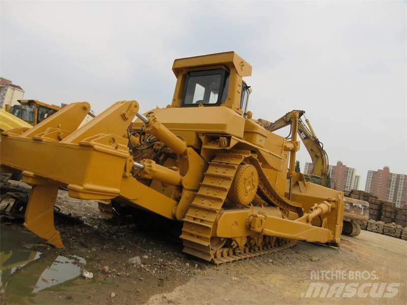 CAT D 10 بلدوزرات مجنزرة