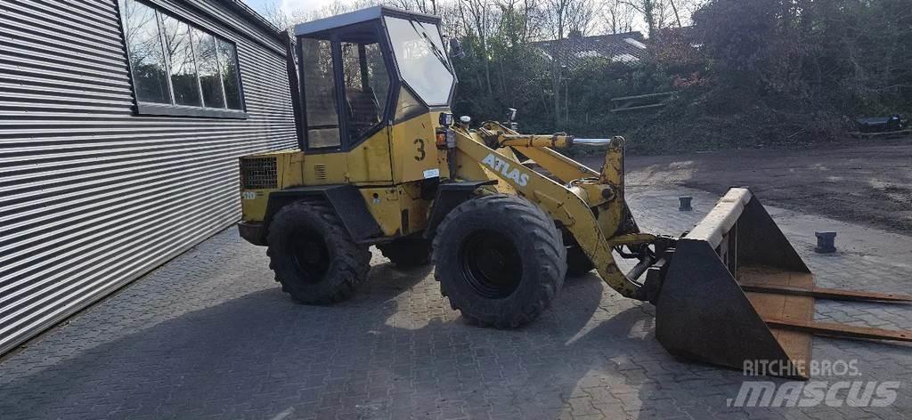 Atlas AR 52 لوادر بعجل