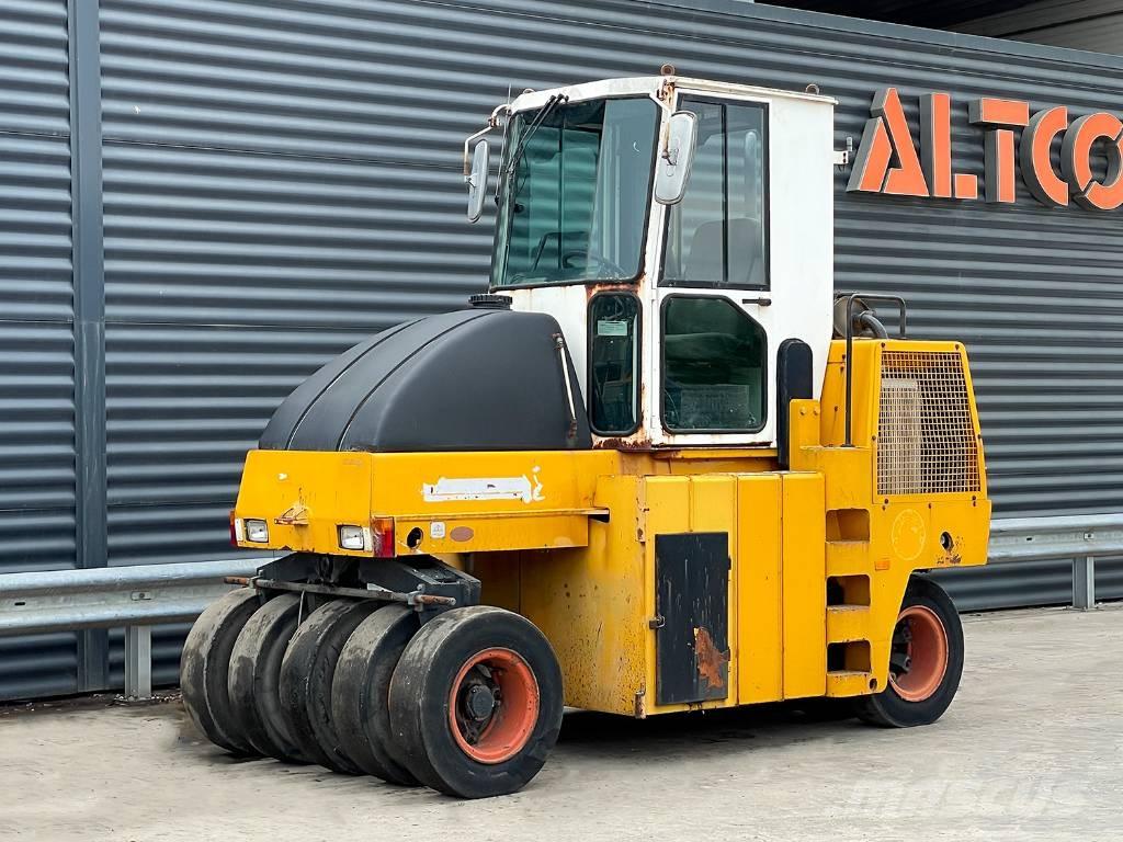 Dynapac CP 142 مداحل ذات إطارات هوائية