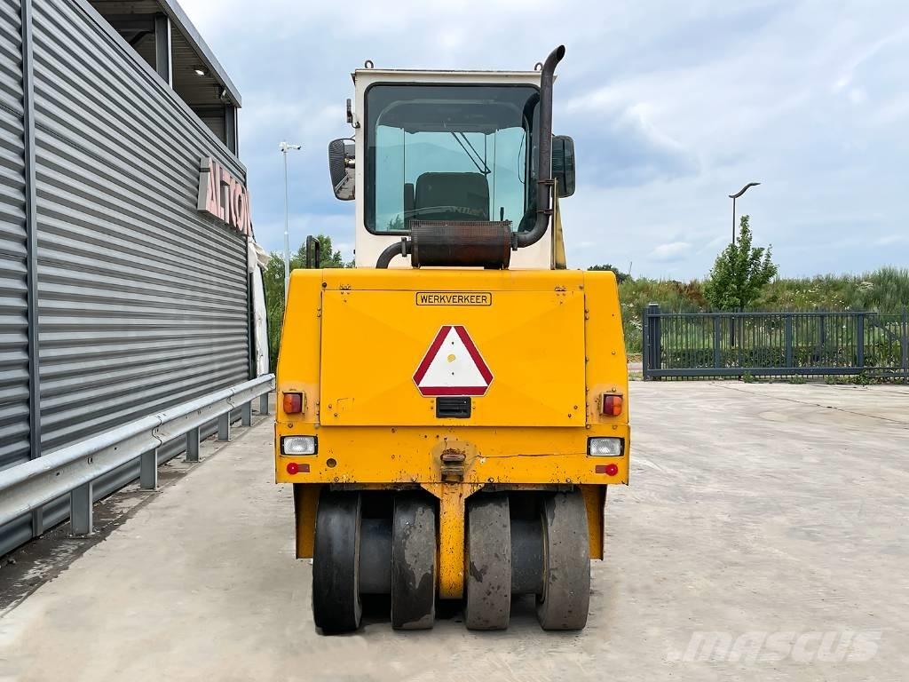 Dynapac CP 142 مداحل ذات إطارات هوائية