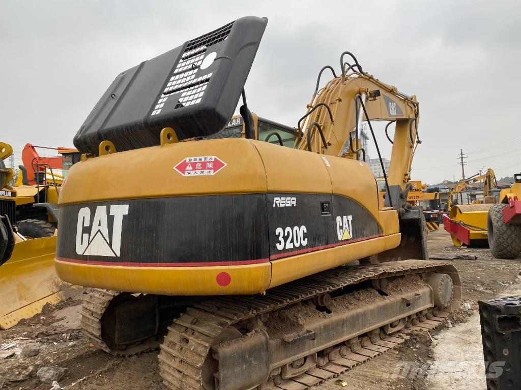 CAT 320 C حفارات زحافة