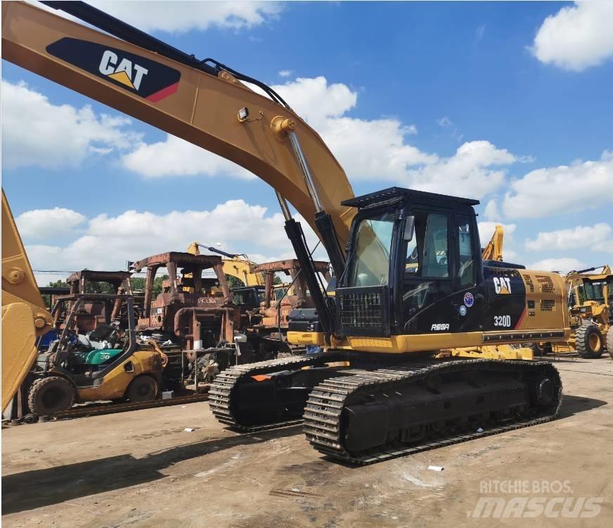 CAT 320D حفارات زحافة