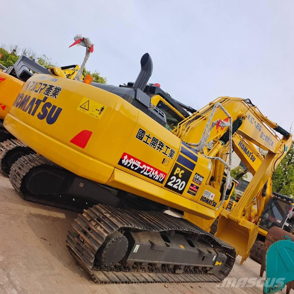 Komatsu PC 220-8 حفارات زحافة