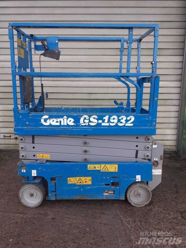 Genie GS 1932 رافعات مقصية الشكل