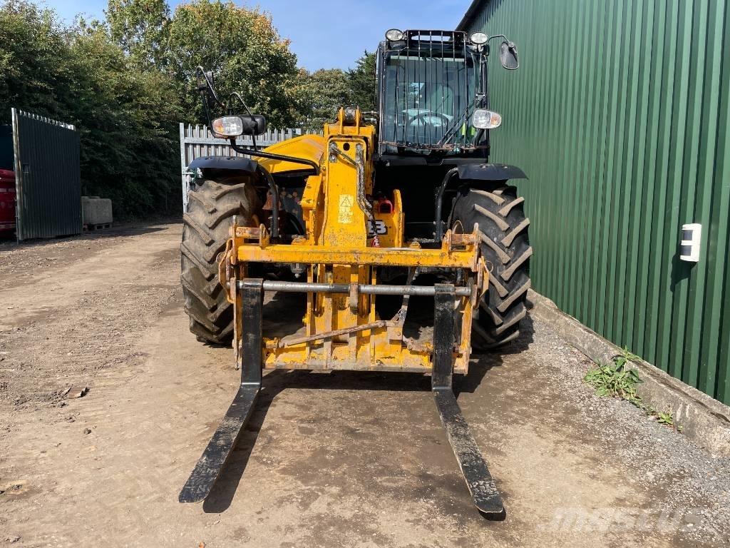 JCB 535-95 مناولات متداخلة