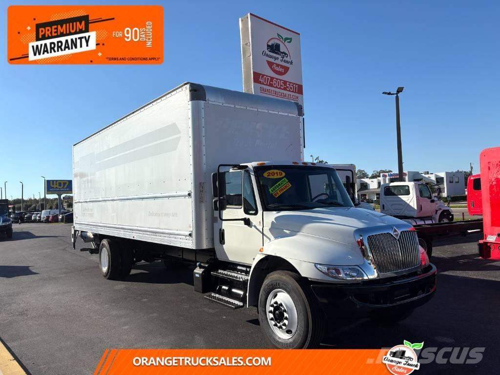 International 4300 شاحنات ذات هيكل صندوقي