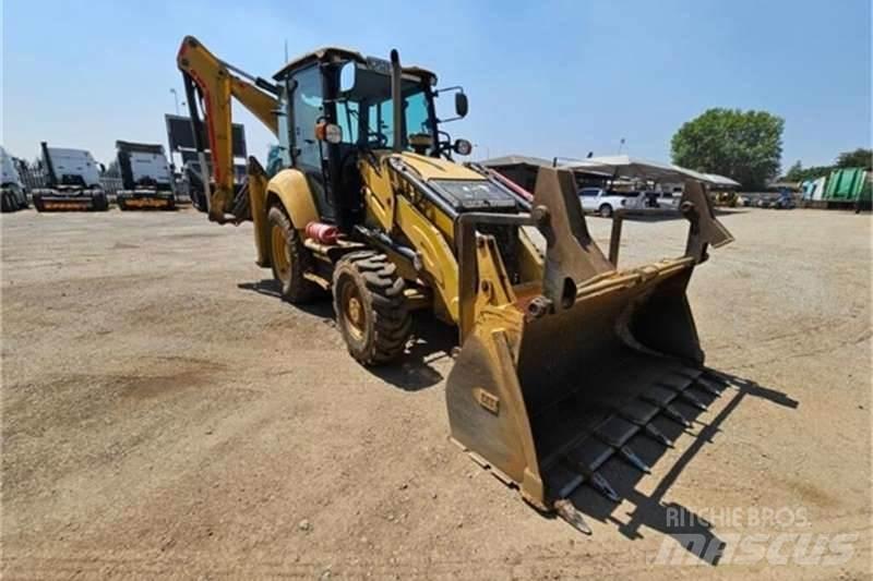 CAT 426F2 TLB لوادر ذات جرافات عكسية
