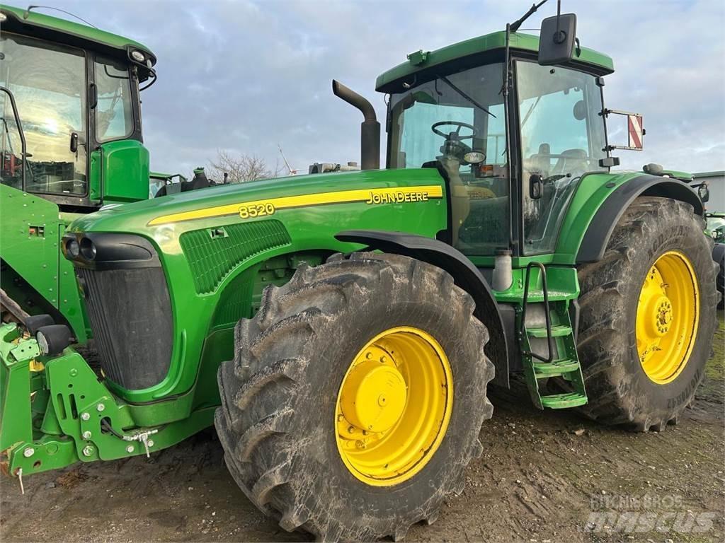 John Deere 8420 الجرارات