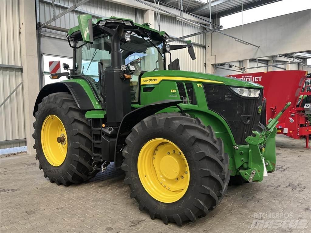 John Deere 7R 330 الجرارات