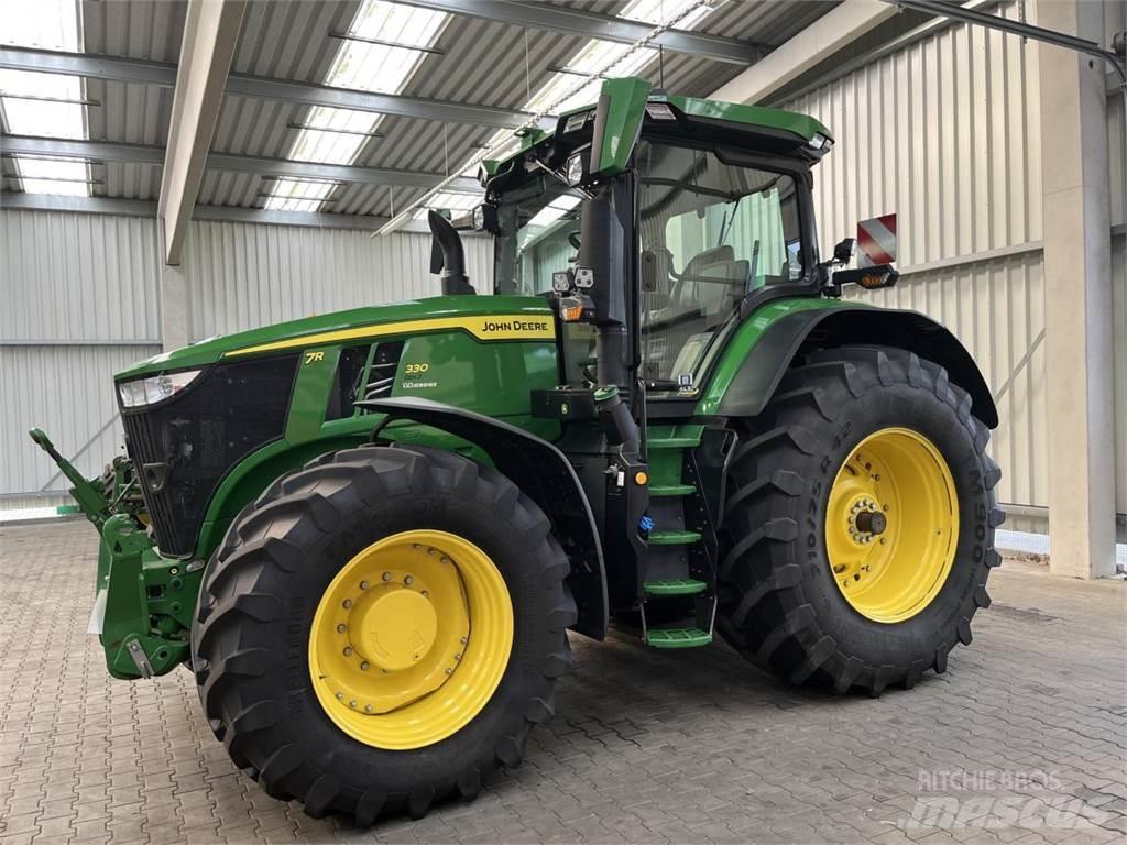 John Deere 7R 330 الجرارات