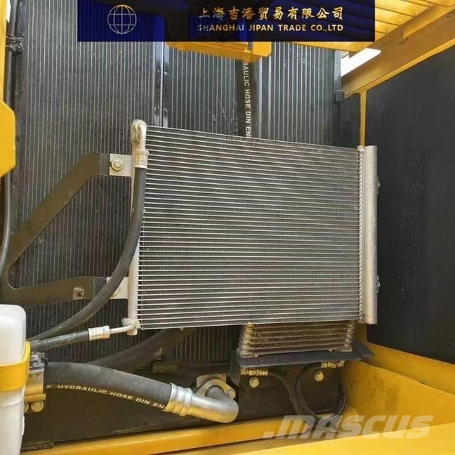 Komatsu PC 220 حفارات زحافة