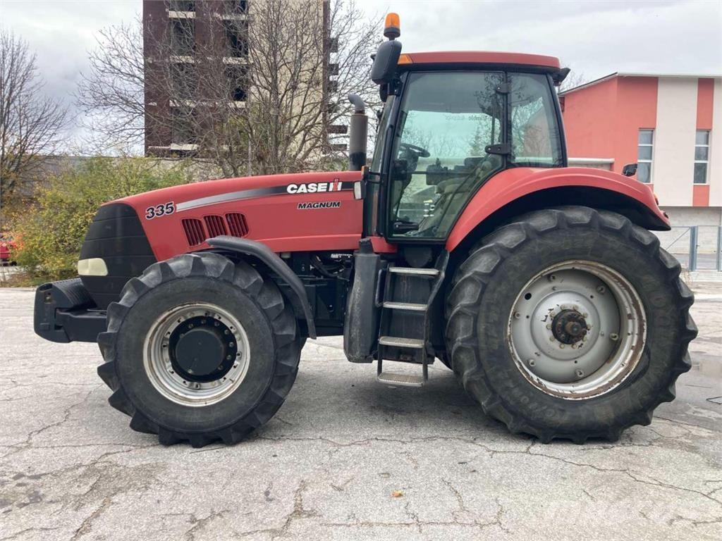 Case IH magnum 335 الجرارات