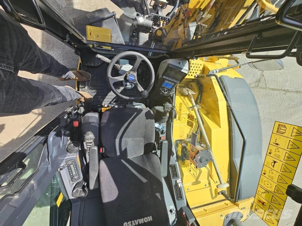 Komatsu PW 98 MR-11 حفارات بعجل