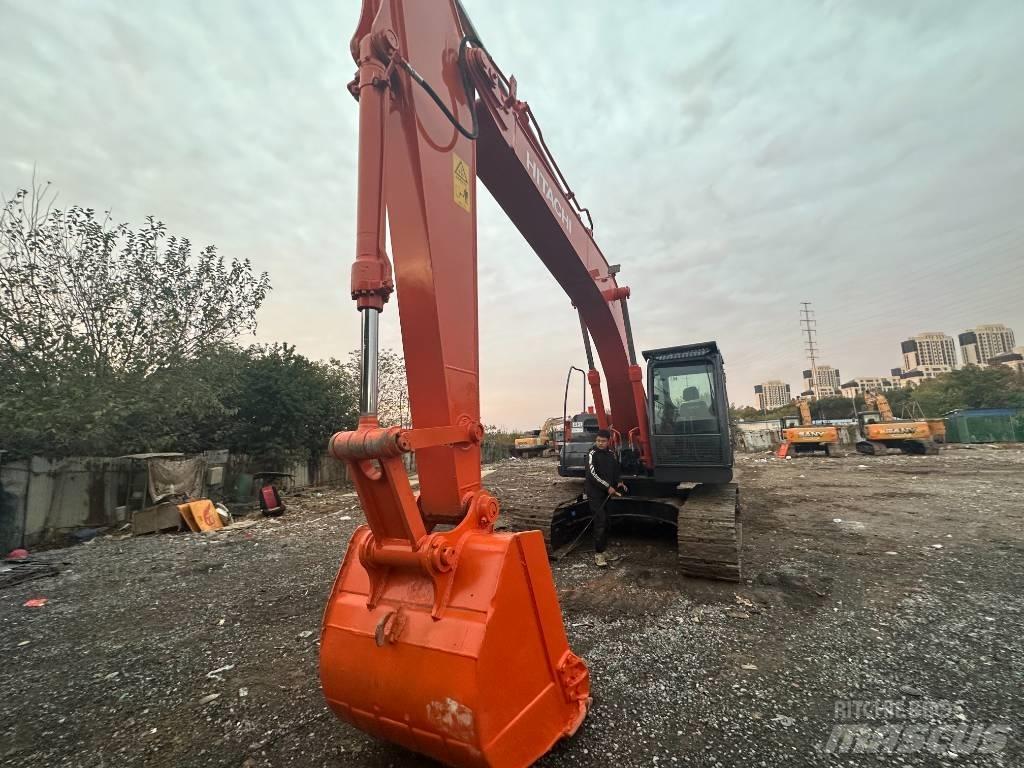 Hitachi ZX 200 حفارات زحافة