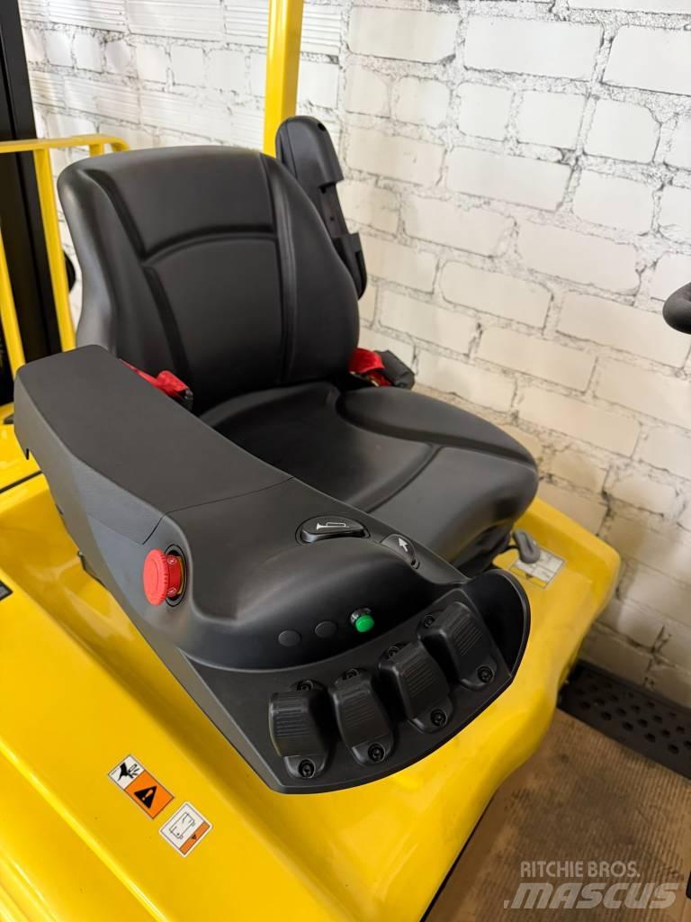 Hyster J1.6XN شاحنات ذات رافعات شوكية تعمل بالكهرباء