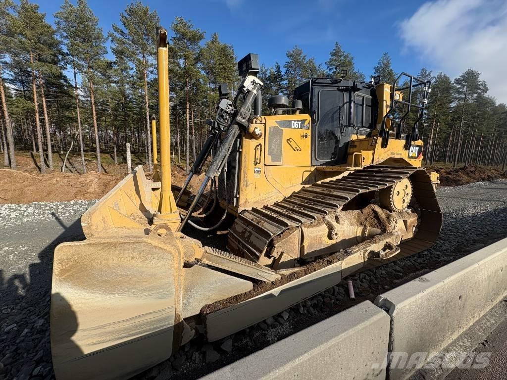 CAT D 6 T LGP بلدوزرات مجنزرة