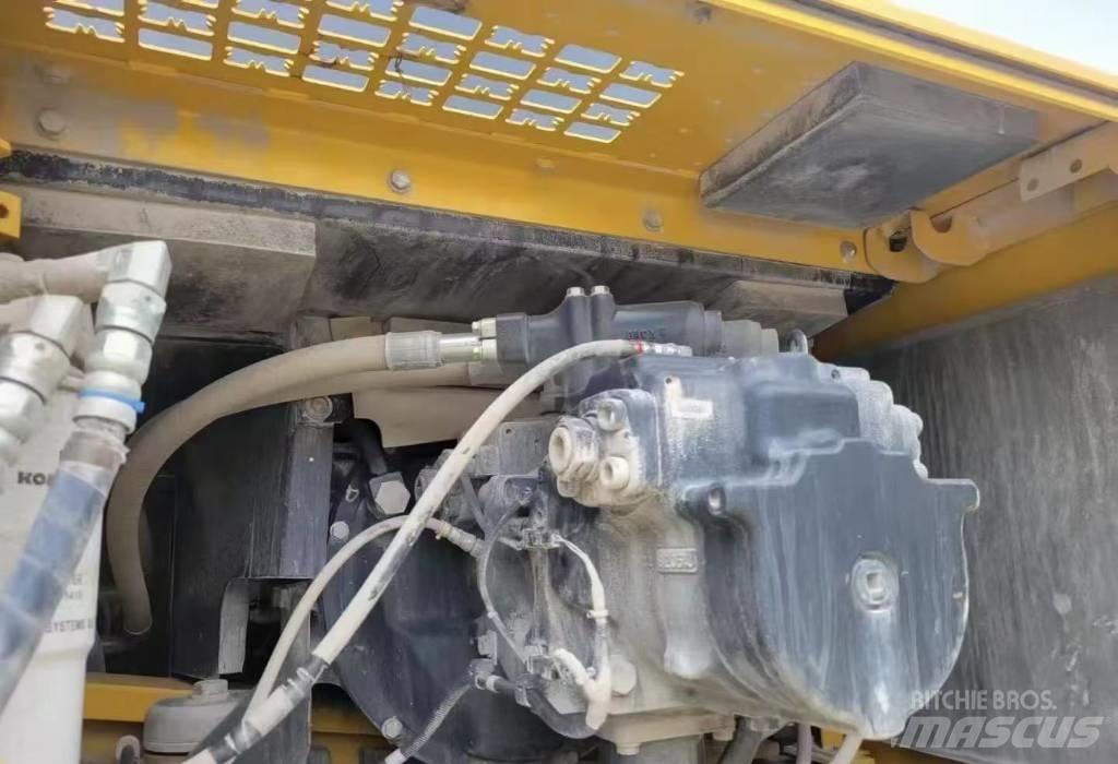 Komatsu PC 460-8 حفارات زحافة