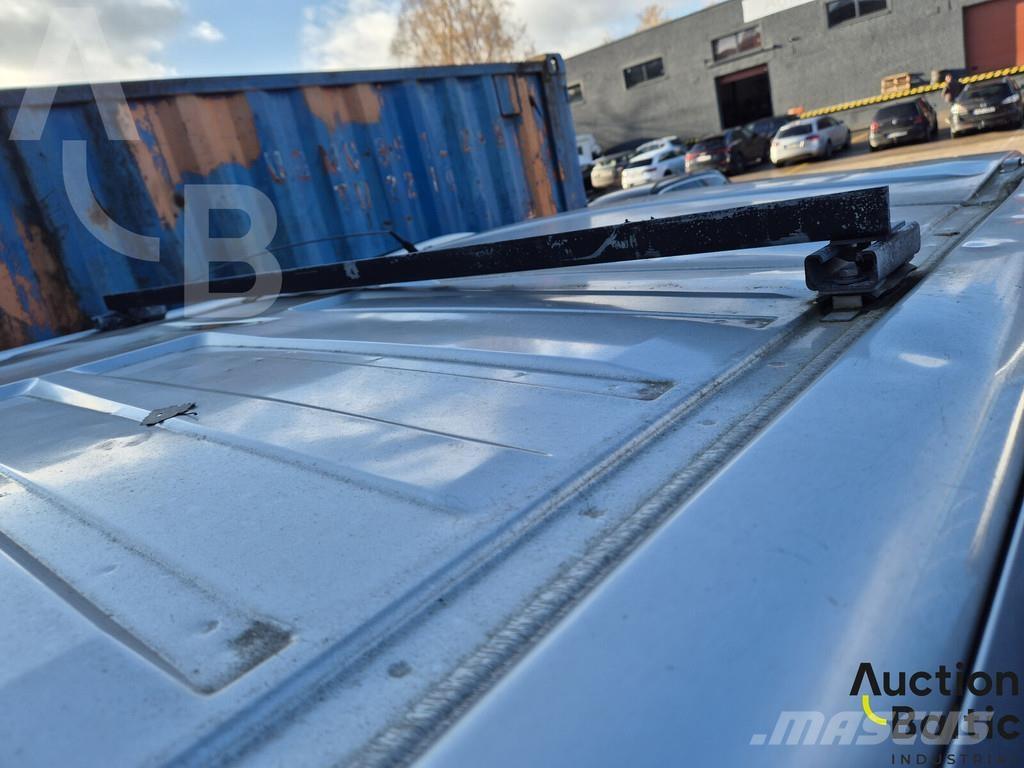 Renault Trafic سيارات