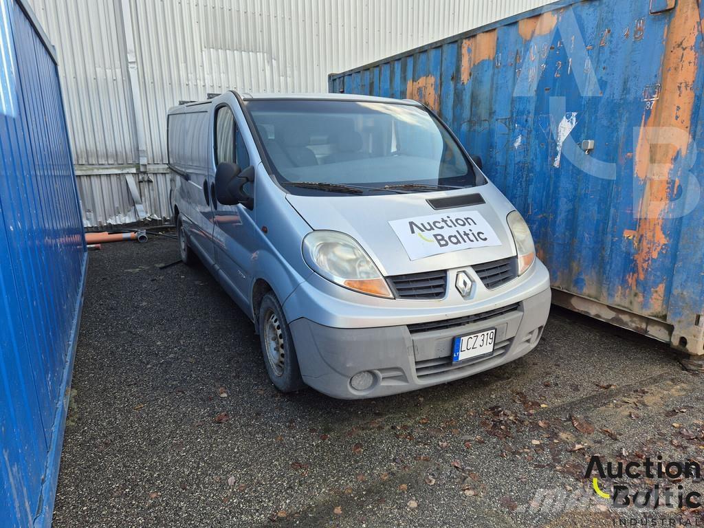 Renault Trafic سيارات