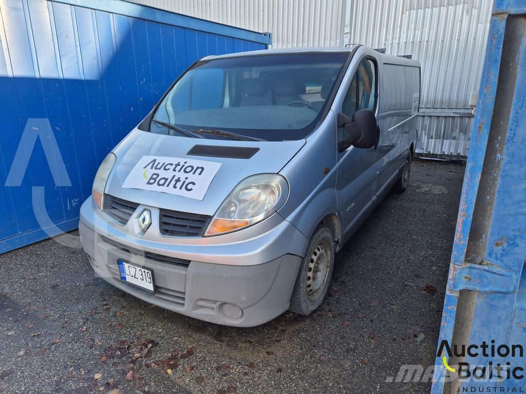 Renault Trafic سيارات