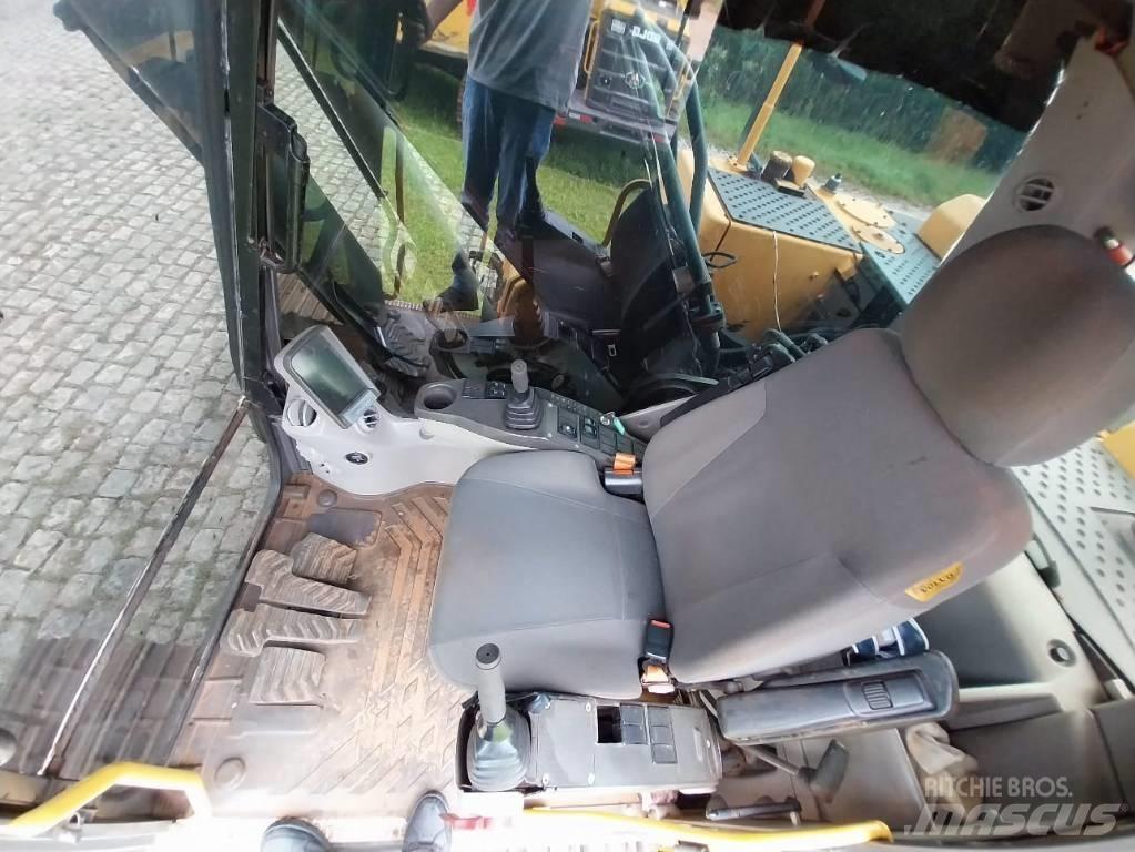 Volvo EC 220 DL حفارات زحافة
