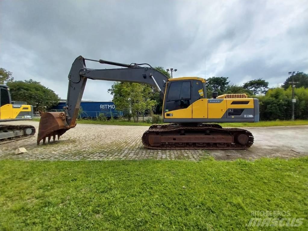 Volvo EC 220 DL حفارات زحافة