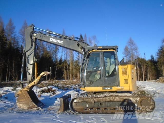 John Deere 135 G حفارات زحافة
