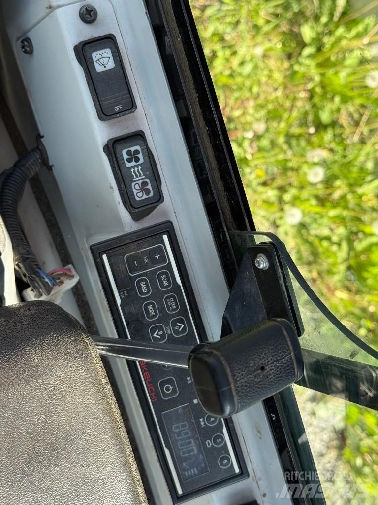 Takeuchi TB 216 حفارات صغيرة أقل من 7 طن (حفارات صغيرة)